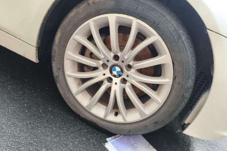 Used BMW 5 Series 2017 525Li Luxury Design Package Right Front Wheel Hub