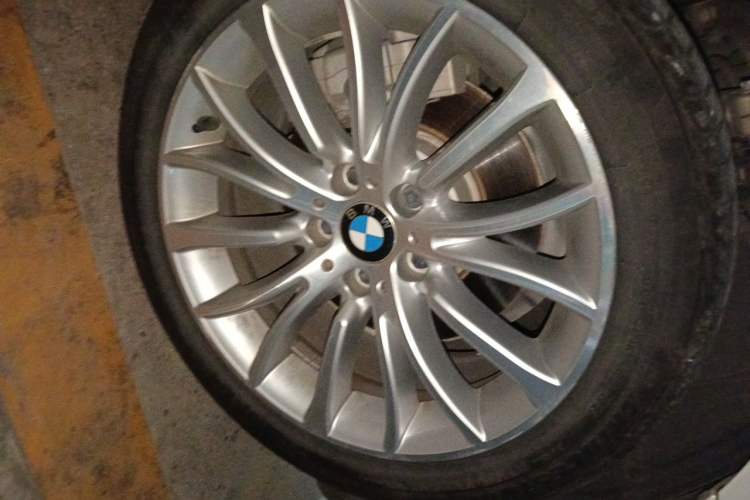 Used BMW 5 Series 2017 525Li Luxury Design Package Right Front Wheel Hub