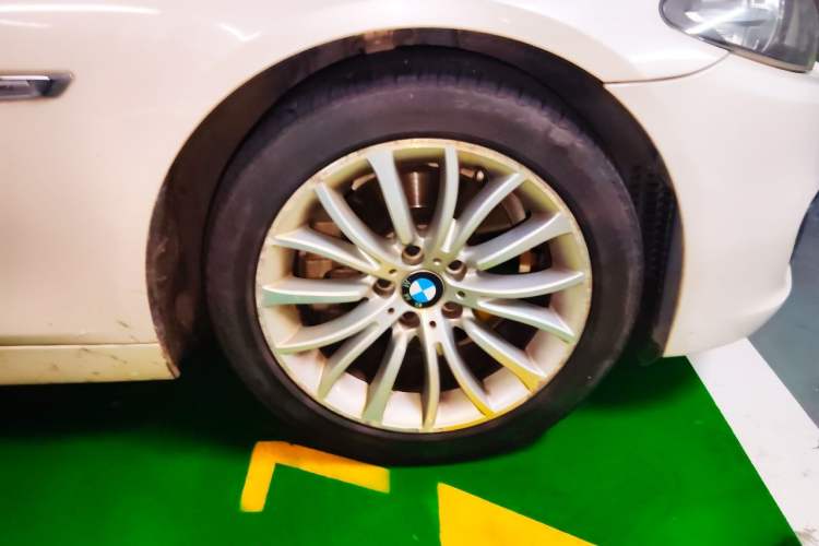 Used BMW 5 Series 2017 525Li Luxury Design Package Right Front Wheel Hub