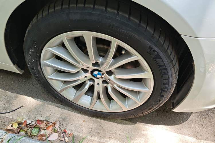 Used BMW 5 Series 2017 525Li Luxury Design Package Right Front Wheel Hub