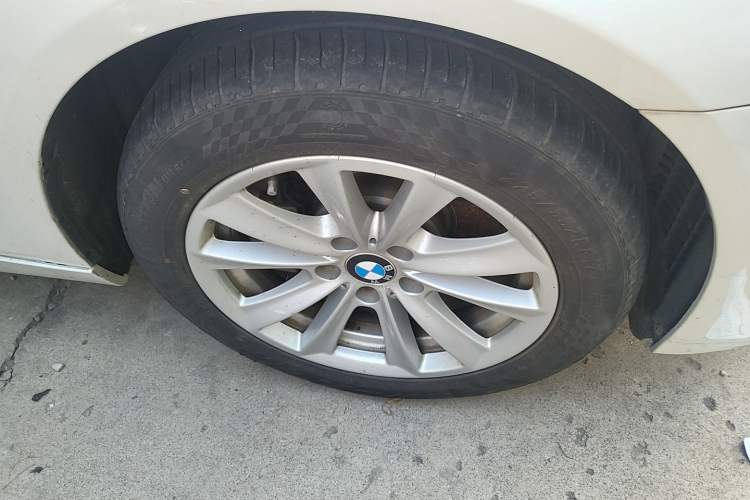 Used BMW 5 Series 2017 520Li Elegant Edition Right Front Wheel Hub