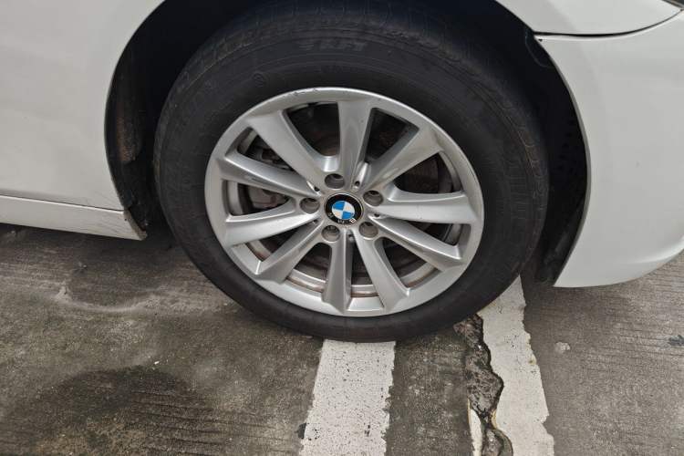 Used BMW 5 Series 2017 520Li Elegant Edition Right Front Wheel Hub