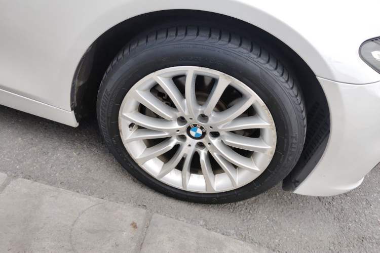 Used BMW 5 Series 2017 525Li Luxury Design Package Right Front Wheel Hub