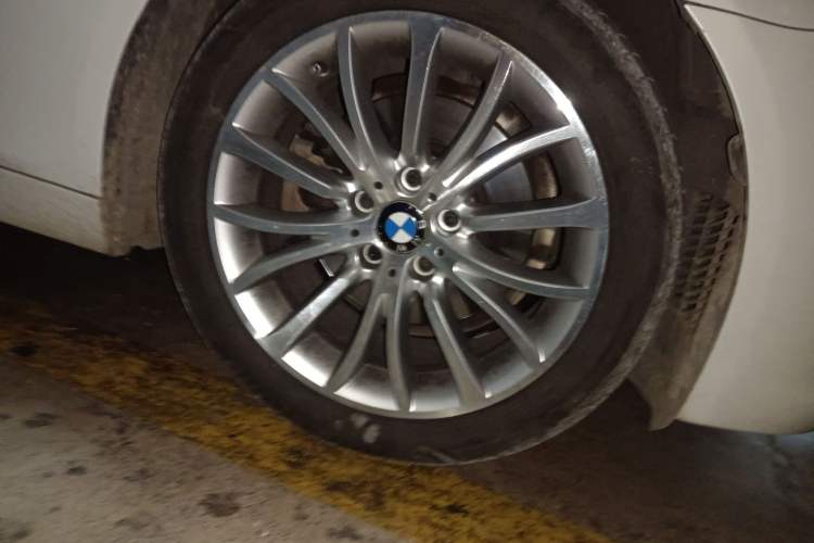 Used BMW 5 Series 2017 525Li Luxury Design Package Right Front Wheel Hub