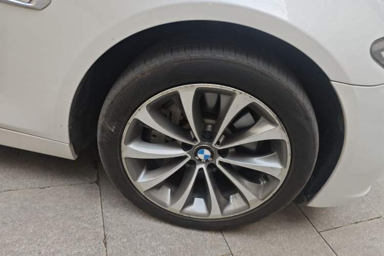 Used BMW 5 Series 2017 528Li Leading Model Right Front Wheel Hub
