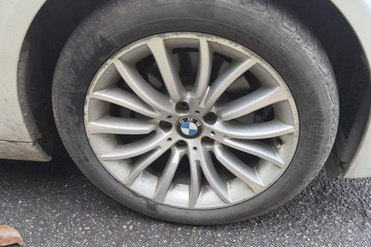 Used BMW 5 Series 2017 525Li Luxury Design Package Right Front Wheel Hub