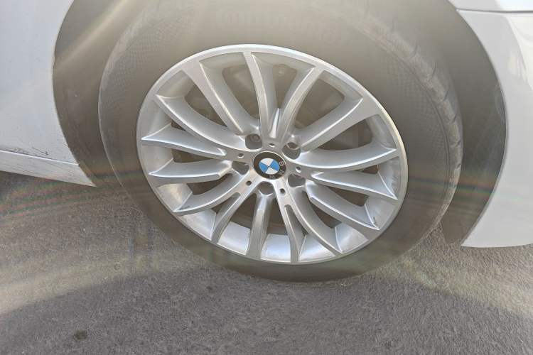 Used BMW 5 Series 2017 525Li Luxury Design Package Right Front Wheel Hub