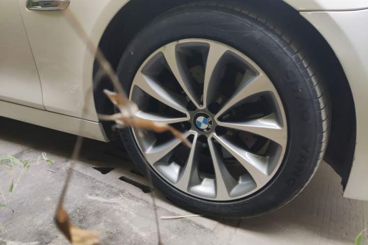Used BMW 5 Series 2017 525Li Luxury Design Package Right Front Wheel Hub