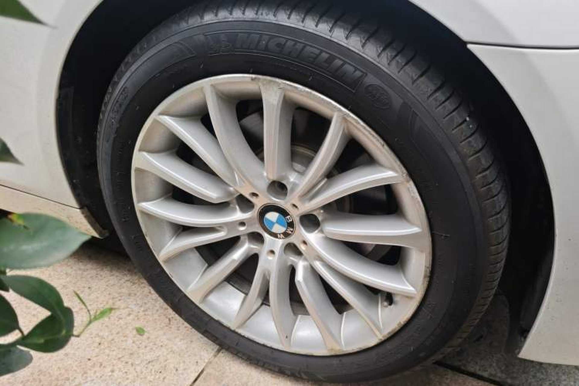 Used BMW 5 Series 2017 525Li Luxury Design Package Right Front Wheel Hub