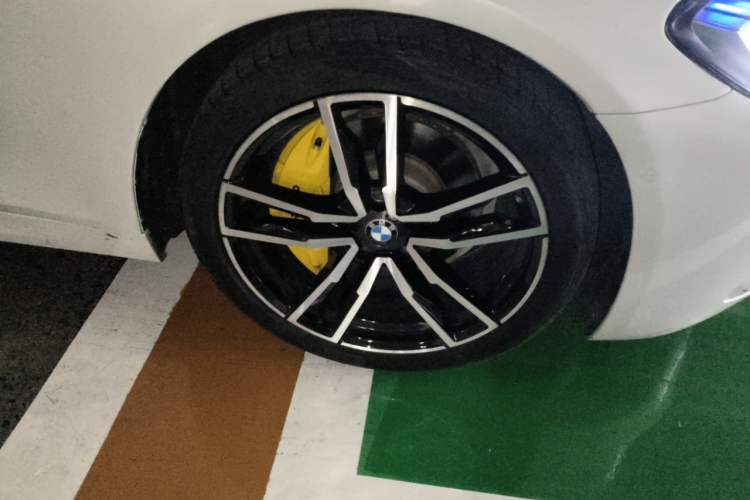 Used BMW 5 Series 2017 525Li Luxury Design Package Right Front Wheel Hub