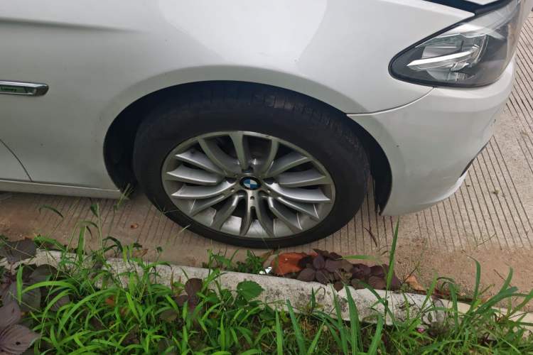 Used BMW 5 Series 2017 525Li Luxury Design Package Right Front Wheel Hub