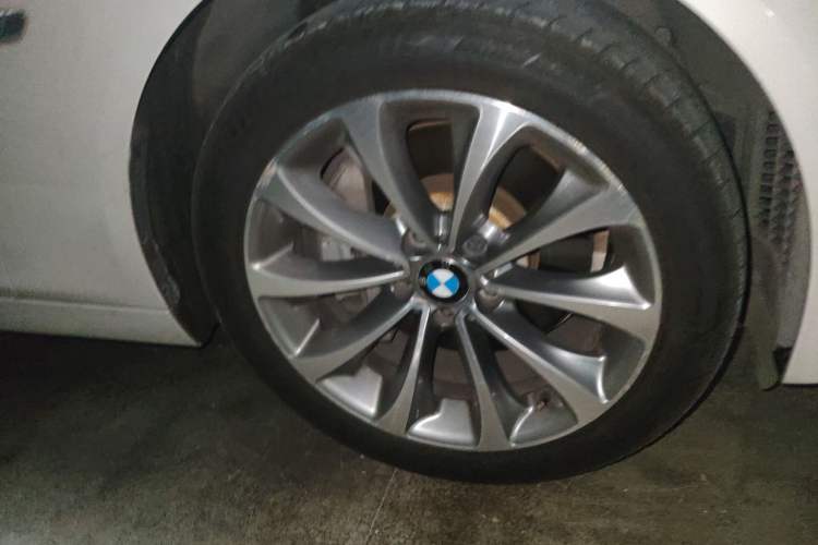 Used BMW 5 Series 2017 528Li Leading Model Right Front Wheel Hub