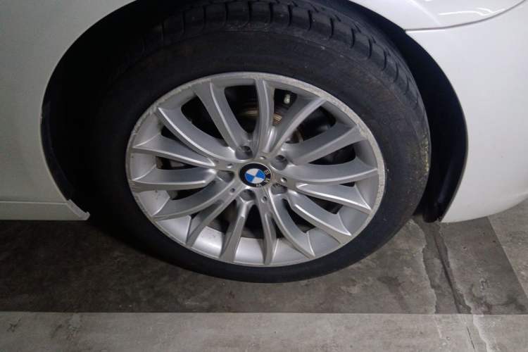 Used BMW 5 Series 2017 525Li Luxury Design Package Right Front Wheel Hub