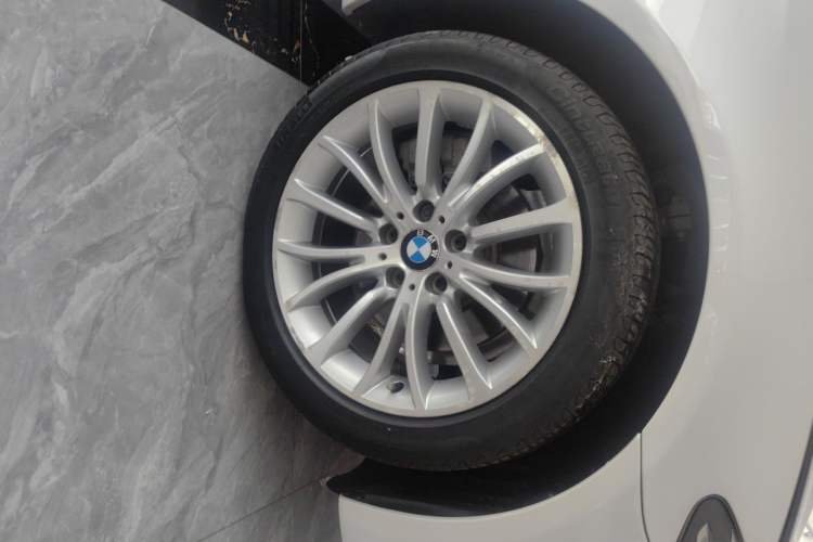 Used BMW 5 Series 2017 525Li Luxury Design Package Right Front Wheel Hub
