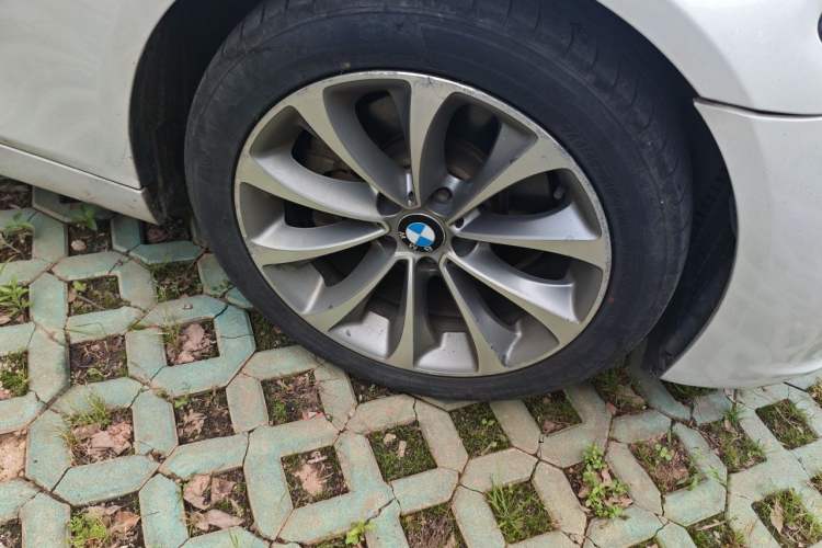 Used BMW 5 Series 2017 525Li Leading Model Right Front Wheel Hub