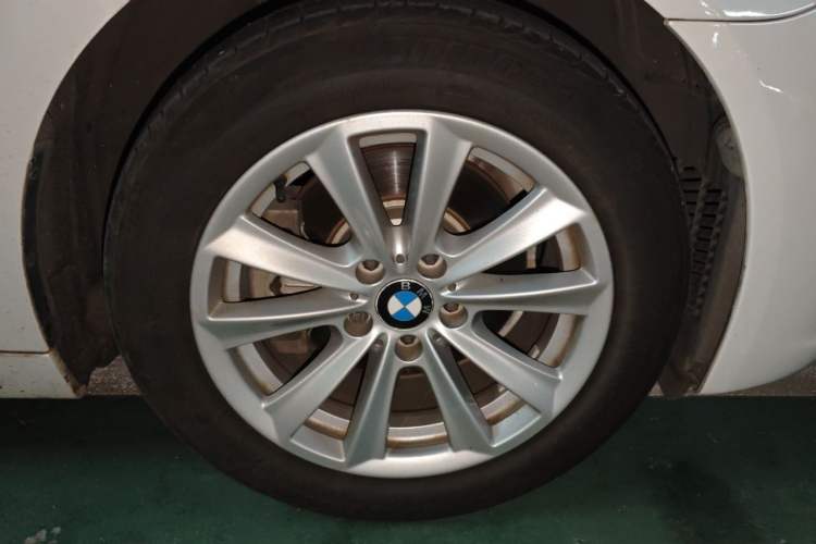 Used BMW 5 Series 2017 520Li Elegant Edition Right Front Wheel Hub