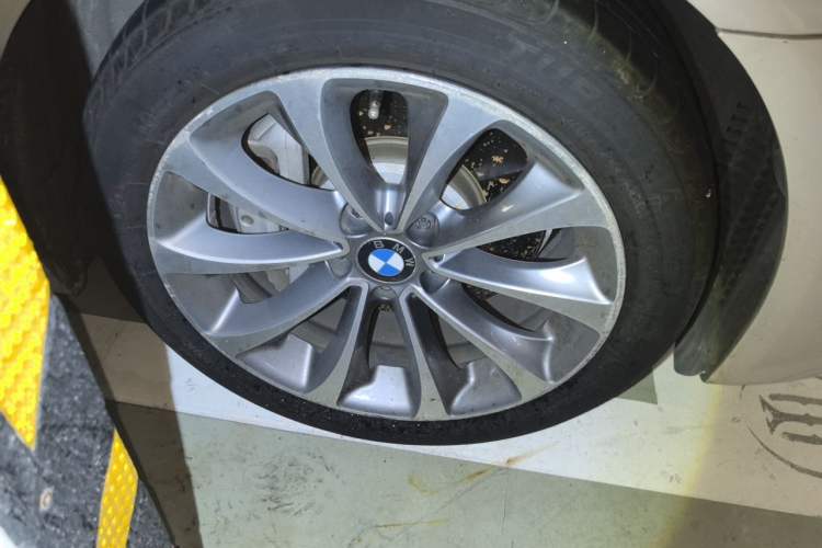 Used BMW 5 Series 2017 528Li Leading Model Right Front Wheel Hub
