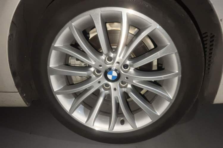 Used BMW 5 Series 2017 525Li Luxury Design Package Right Front Wheel Hub