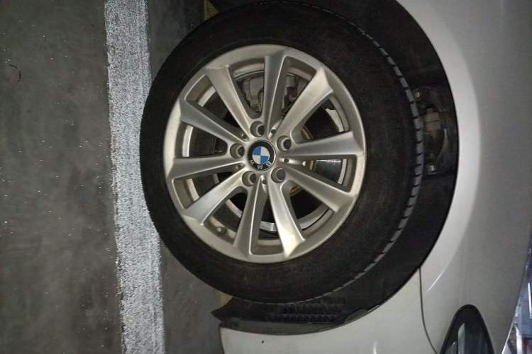 Used BMW 5 Series 2017 520Li Elegant Edition Right Front Wheel Hub