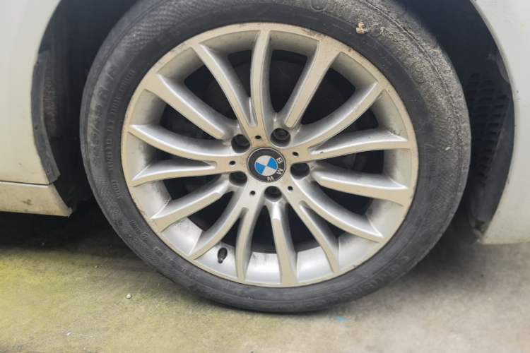 Used BMW 5 Series 2017 525Li Luxury Design Package Right Front Wheel Hub