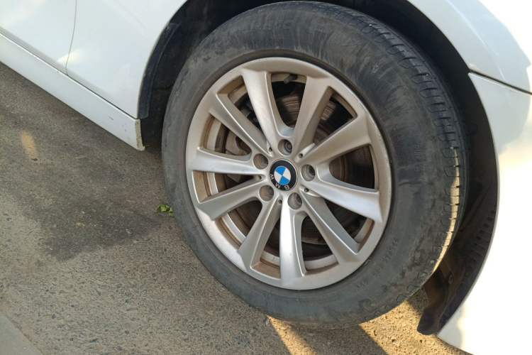 Used BMW 5 Series 2017 520Li Elegant Edition Right Front Wheel Hub