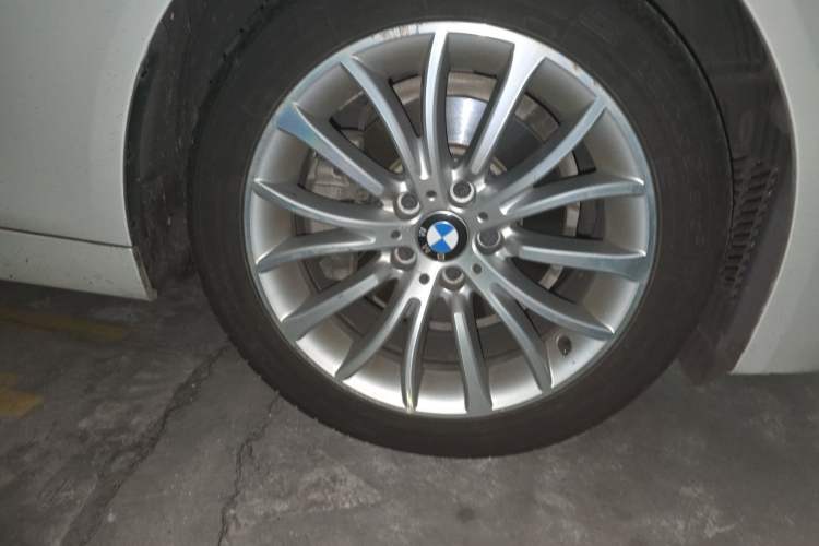 Used BMW 5 Series 2017 525Li Luxury Design Package Right Front Wheel Hub