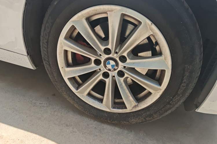 Used BMW 5 Series 2017 520Li Elegant Edition Right Front Wheel Hub