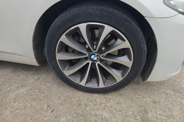 Used BMW 5 Series 2017 525Li Leading Model Right Front Wheel Hub