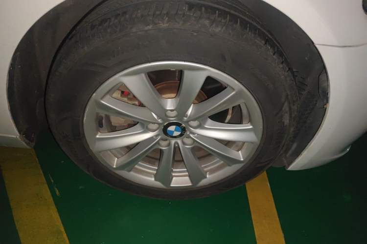 Used BMW 5 Series 2017 520Li Elegant Edition Right Front Wheel Hub