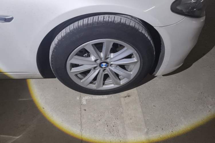 Used BMW 5 Series 2017 520Li Elegant Edition Right Front Wheel Hub
