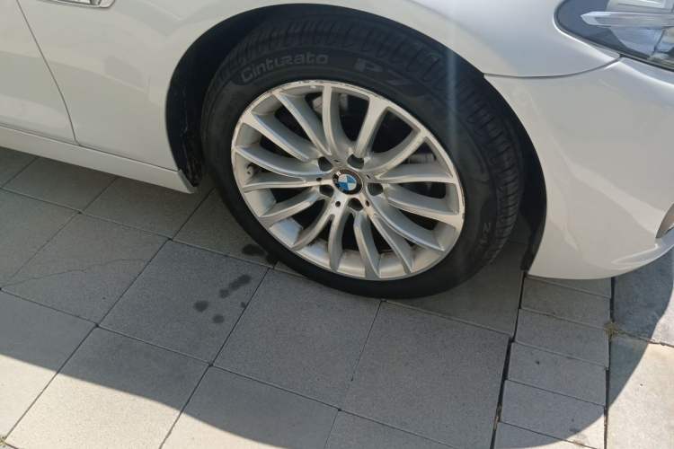 Used BMW 5 Series 2017 525Li Luxury Design Package Right Front Wheel Hub