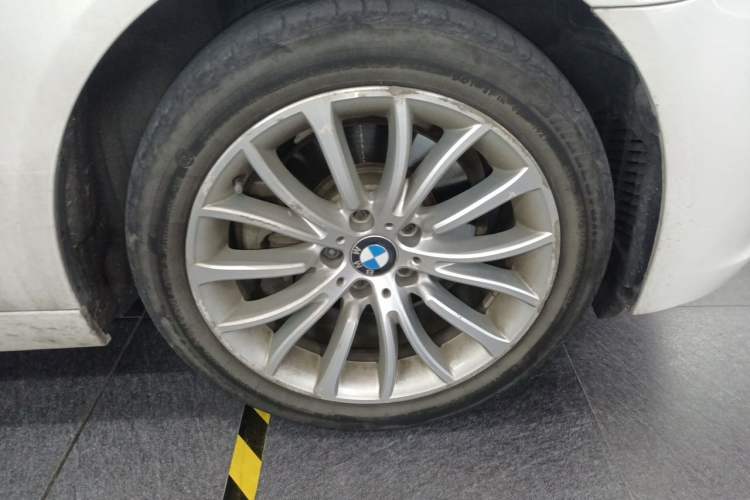 Used BMW 5 Series 2017 525Li Luxury Design Package Right Front Wheel Hub
