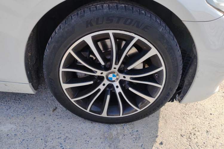 Used BMW 5 Series 2017 525Li Luxury Design Package Right Front Wheel Hub