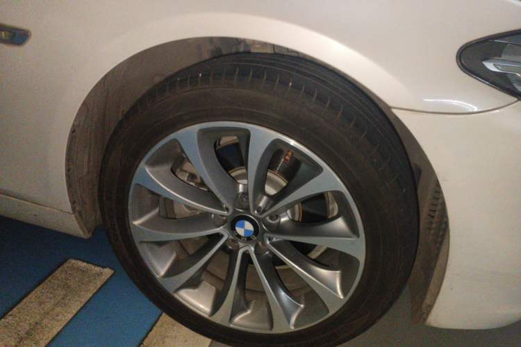 Used BMW 5 Series 2017 525Li Leading Model Right Front Wheel Hub
