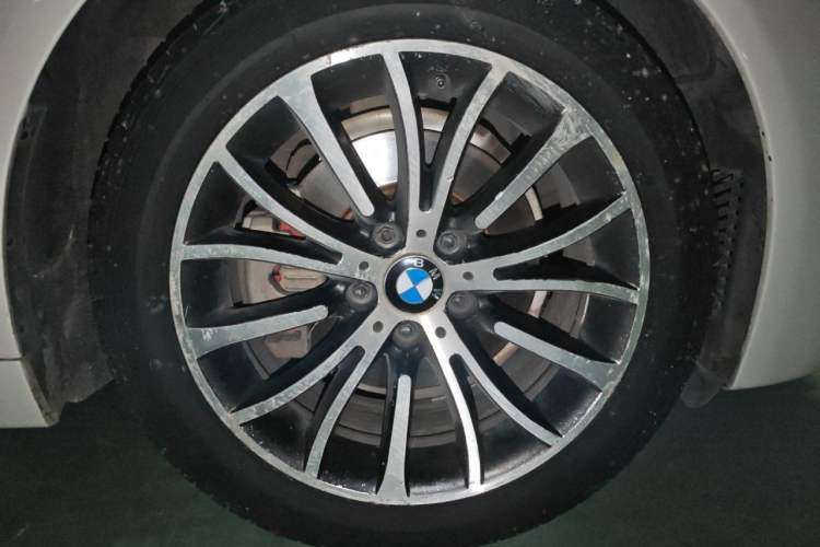 Used BMW 5 Series 2017 525Li Luxury Design Package Right Front Wheel Hub