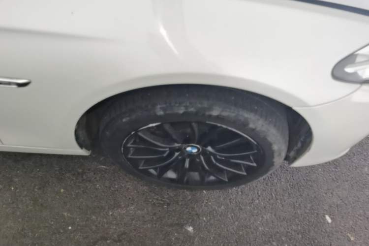 Used BMW 5 Series 2017 525Li Luxury Design Package Right Front Wheel Hub