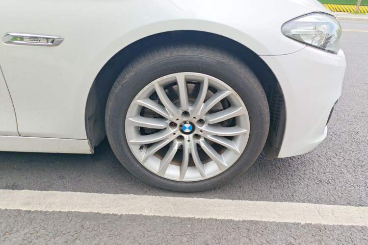 Used BMW 5 Series 2017 525Li Luxury Design Package Right Front Wheel Hub