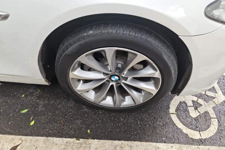 Used BMW 5 Series 2017 525Li Leading Model Right Front Wheel Hub