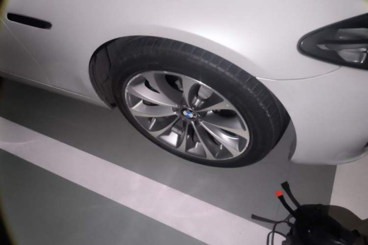 Used BMW 5 Series 2017 525Li Leading Model Right Front Wheel Hub