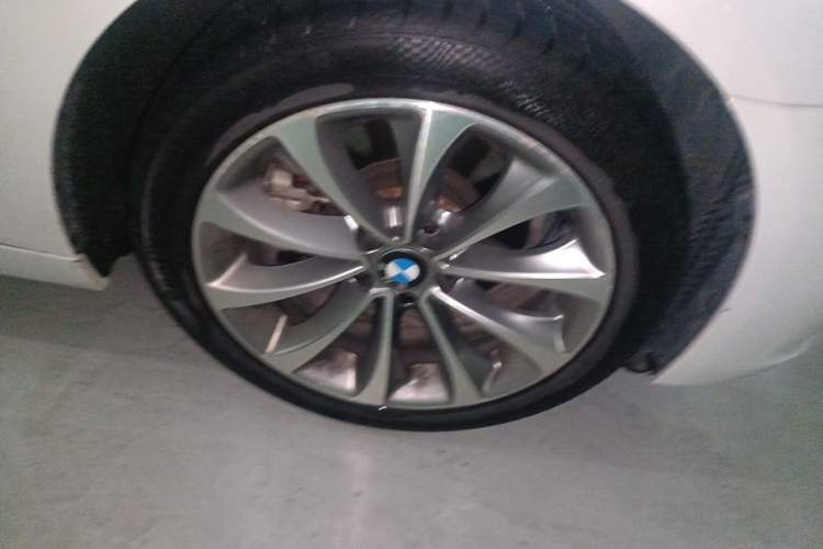 Used BMW 5 Series 2017 525Li Leading Model Right Front Wheel Hub
