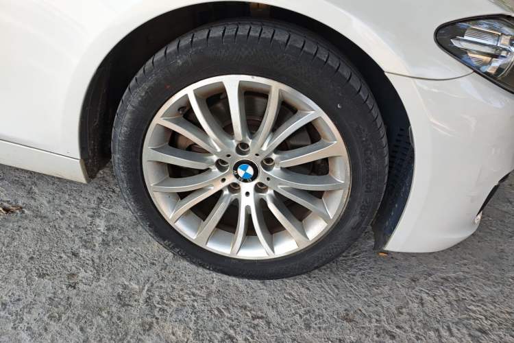 Used BMW 5 Series 2017 525Li Luxury Design Package Right Front Wheel Hub