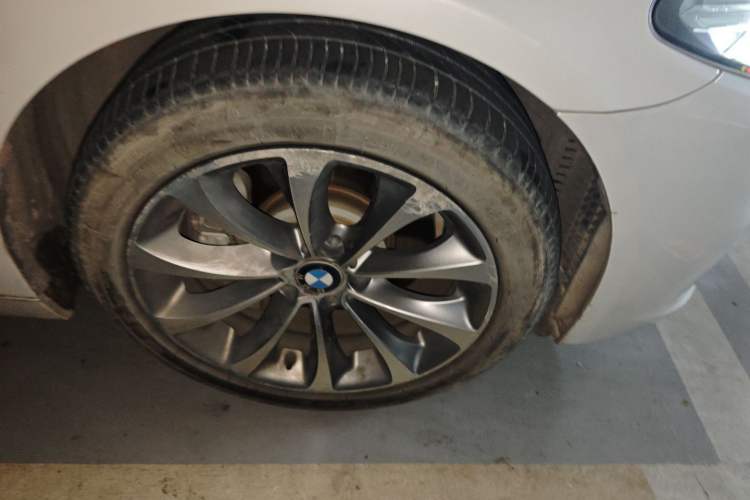 Used BMW 5 Series 2017 528Li Leading Model Right Front Wheel Hub