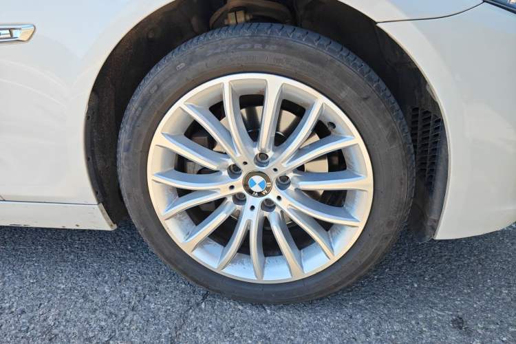 Used BMW 5 Series 2017 525Li Luxury Design Package Right Front Wheel Hub