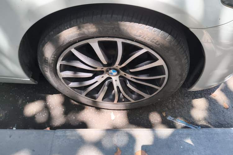 Used BMW 5 Series 2017 525Li Luxury Design Package Right Front Wheel Hub