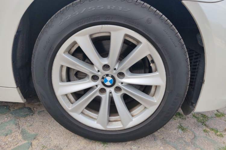 Used BMW 5 Series 2017 520Li Elegant Edition Right Front Wheel Hub