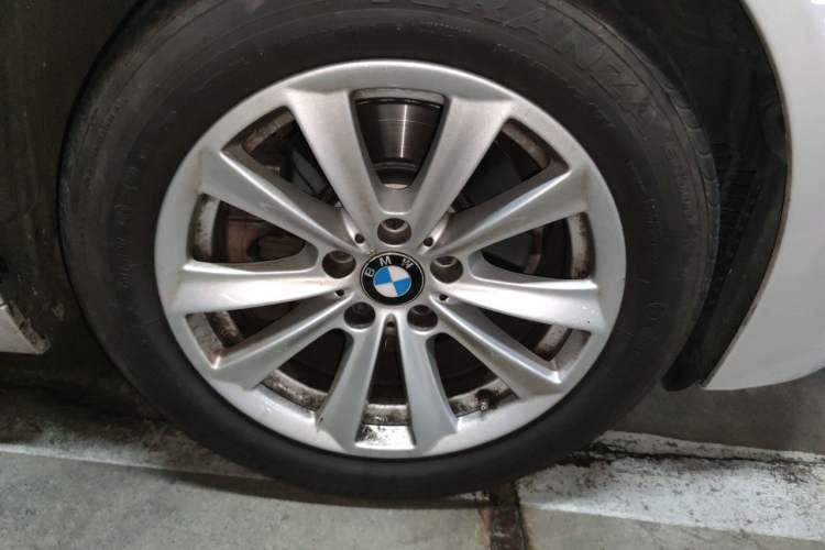 Used BMW 5 Series 2017 520Li Elegant Edition Right Front Wheel Hub