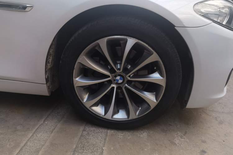 Used BMW 5 Series 2017 525Li Leading Model Right Front Wheel Hub