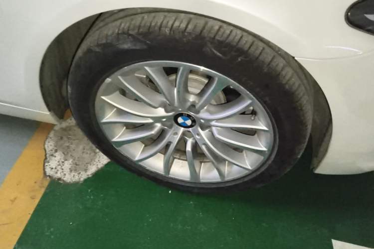 Used BMW 5 Series 2017 525Li Luxury Design Package Right Front Wheel Hub