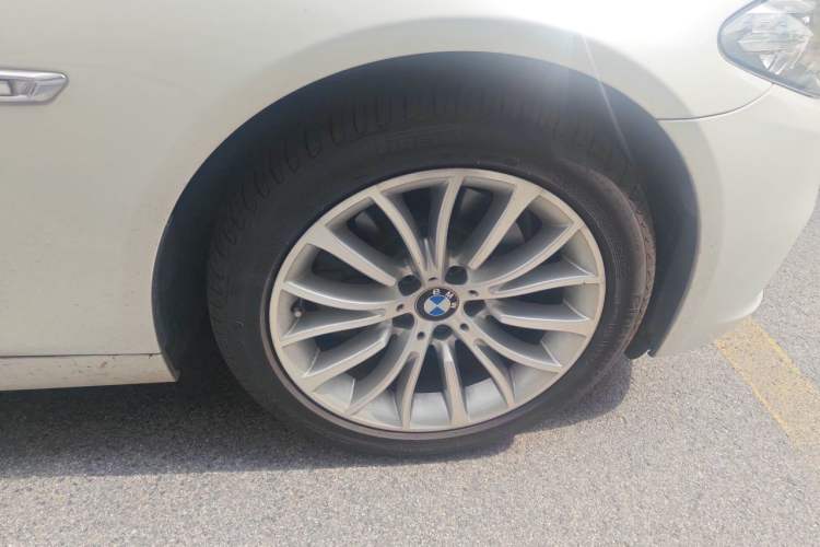 Used BMW 5 Series 2017 525Li Luxury Design Package Right Front Wheel Hub