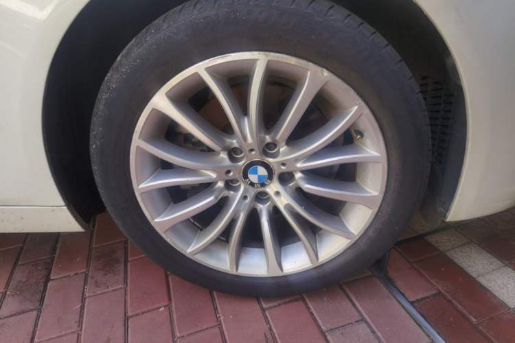 Used BMW 5 Series 2017 525Li Luxury Design Package Right Front Wheel Hub